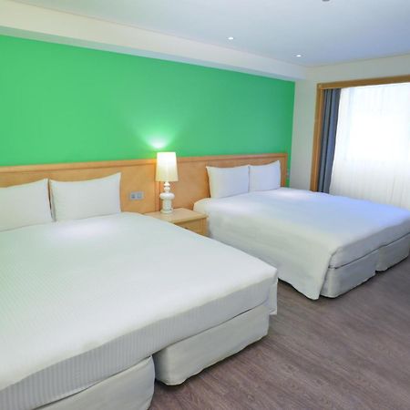 Green World Triple Beds Taipé Exterior foto